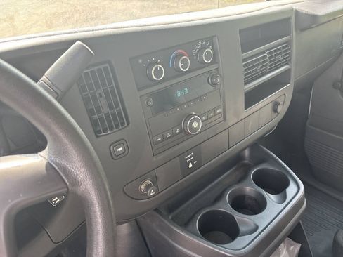 Used 2014 Chevrolet Express 3500 Extended RWD image 16