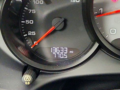 Used 2018 Porsche 718 Boxster S image 16