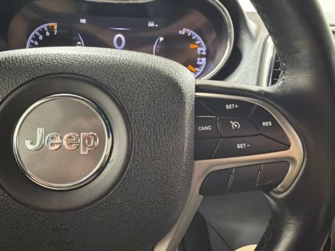 Used 2018 Jeep Grand Cherokee Altitude AWD/4WD image 25