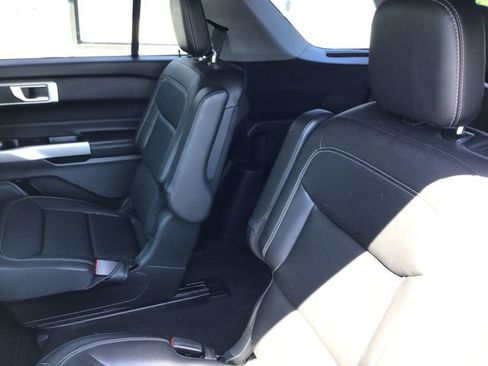 Used 2022 Ford Explorer XLT w/ Equipment Group 202A AWD/4WD image 43