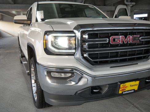 Used 2018 GMC Sierra 1500 SLE image 16