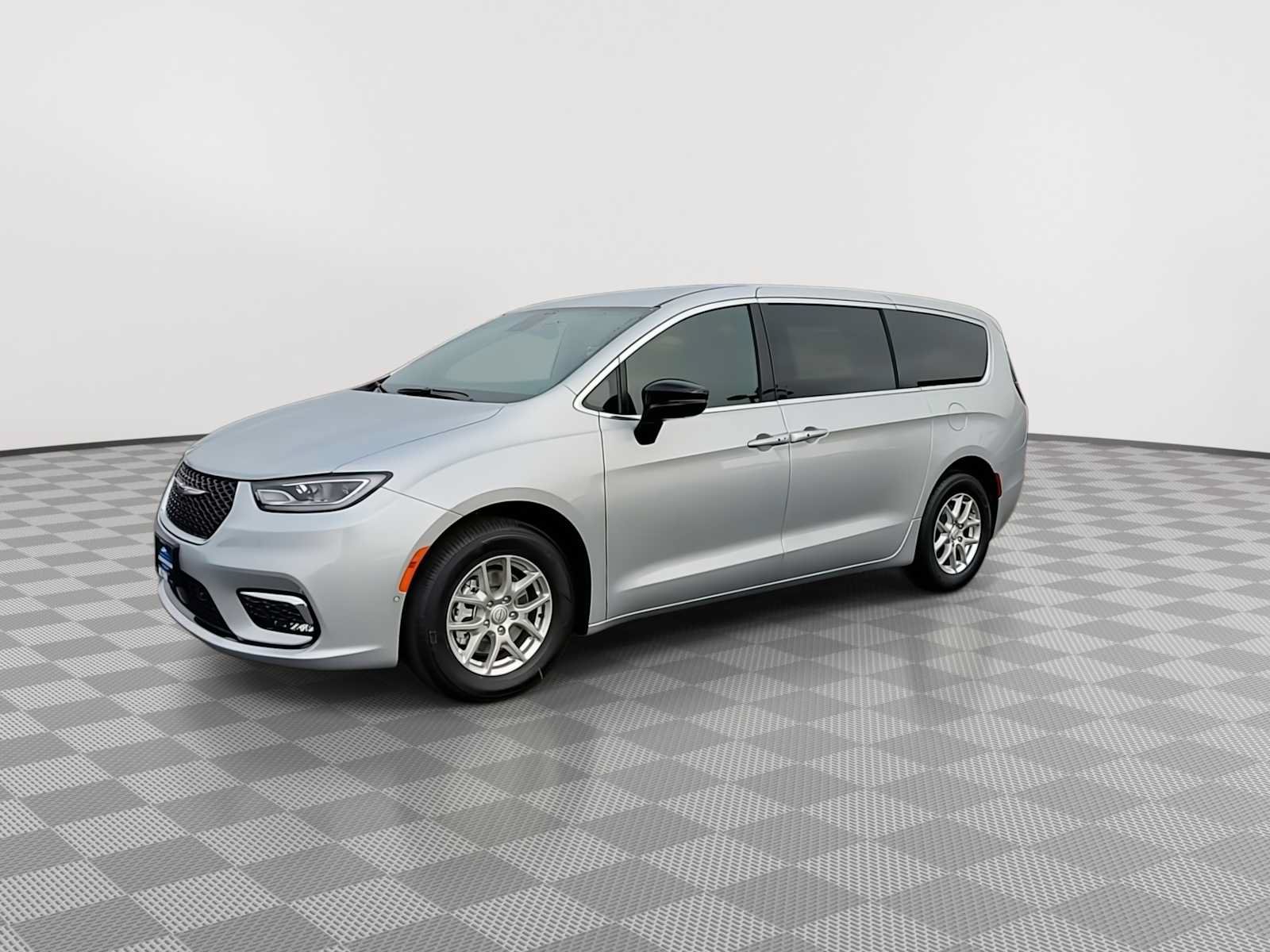 New 2026 Chrysler Pacifica Select FWD image 4
