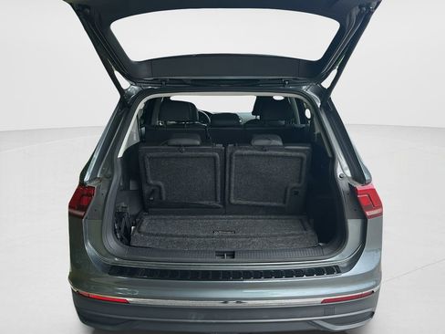 Used 2024 Volkswagen Tiguan SE image 9