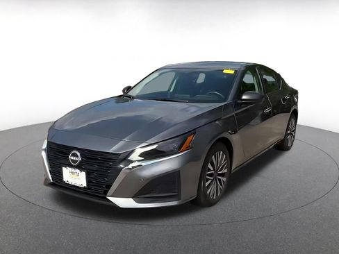 Used 2025 Nissan Altima 2.5 SV FWD image 5