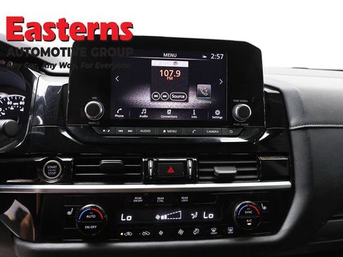 Used 2022 Nissan Pathfinder SV FWD image 12