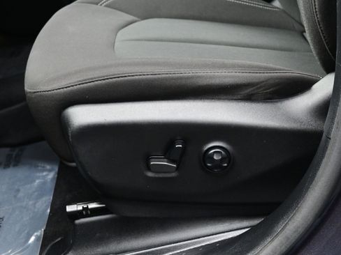 Used 2021 Chrysler Pacifica Touring w/ Uconnect Theater Family Group image 11