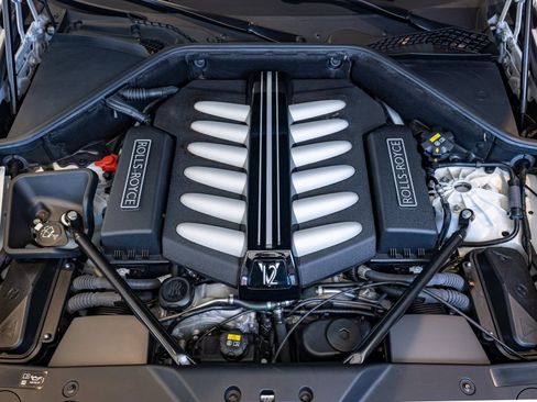 Used 2018 Rolls-Royce Dawn RWD image 27