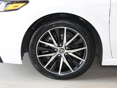Used 2023 Toyota Camry SE FWD image 6