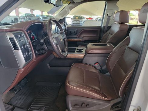 Used 2016 Chevrolet Silverado 1500 High Country w/ High Country Premium Package AWD/4WD image 2