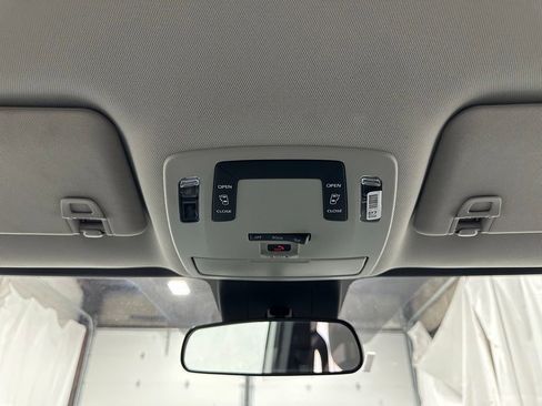 Used 2025 Toyota Sienna LE FWD image 42