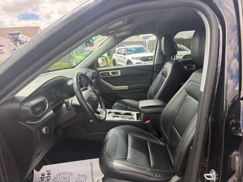 Used 2022 Ford Explorer XLT w/ Equipment Group 202A AWD/4WD image 21