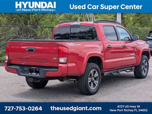 Used 2017 Toyota Tacoma TRD Sport w/ Tow Package RWD image 5