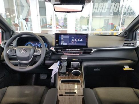 New 2026 Toyota Sienna Platinum image 23