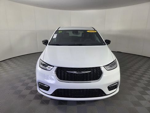 New 2026 Chrysler Pacifica Select FWD image 3