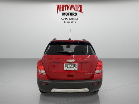 Used 2016 Chevrolet Trax LT w/ LT Sun and Sound Package FWD image 3