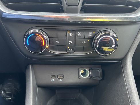 Used 2025 Buick Encore GX Preferred image 18