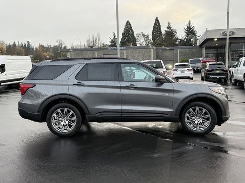 New 2026 Ford Explorer Active w/ Active Comfort Package image 4