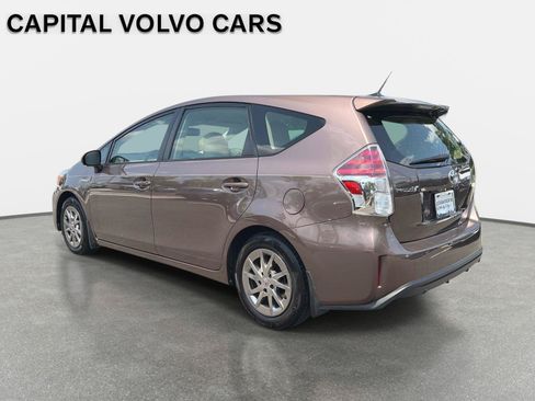Used 2017 Toyota Prius V Four FWD image 12