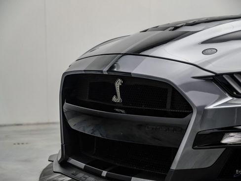 Used 2021 Ford Mustang Shelby GT500 w/ Carbon Fiber Track Pack RWD image 38