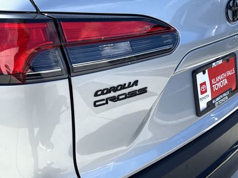 Used 2023 Toyota Corolla Cross XSE w/ Convenience Package image 9