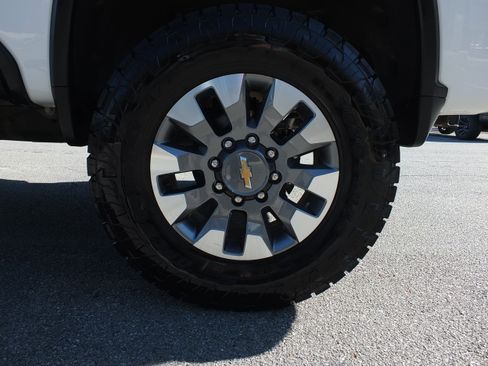 Used 2024 Chevrolet Silverado 2500 LT image 10