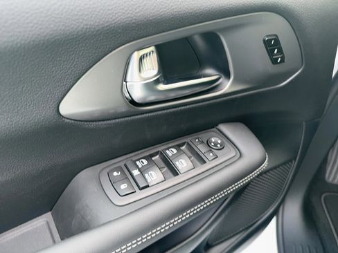 Used 2026 Chrysler Pacifica Select AWD/4WD image 26