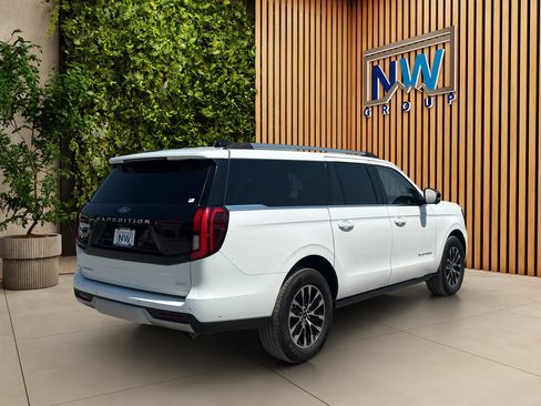 Used 2025 Ford Expedition Max Platinum AWD/4WD image 17