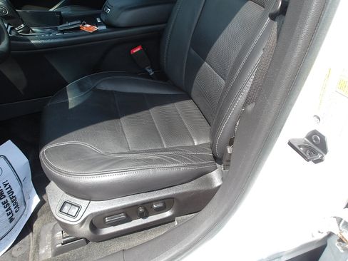 Used 2018 Ford Taurus Limited AWD/4WD image 13
