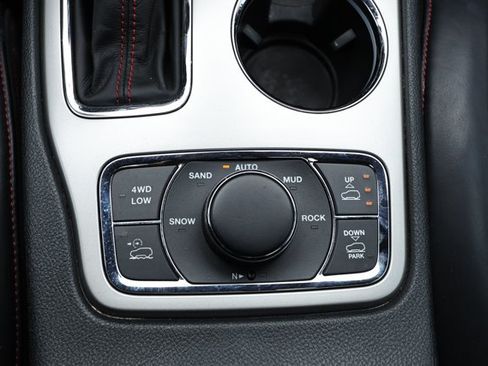 Used 2019 Jeep Grand Cherokee Trailhawk AWD/4WD image 18