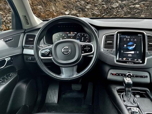 Used 2021 Volvo XC90 T5 Momentum w/ Protection Package Premier image 4