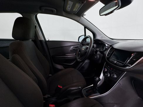 Used 2022 Chevrolet Trax LS w/ Tint and Cruise Package FWD image 27