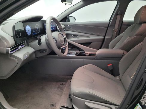 Used 2025 Hyundai Elantra SEL FWD image 17