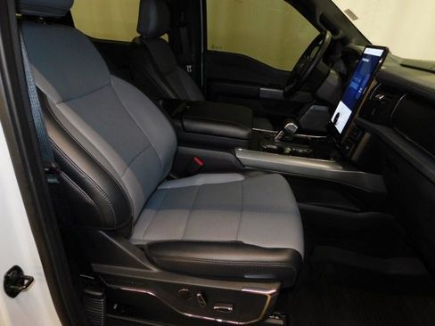 Used 2023 Ford F150 Lightning Lariat image 21