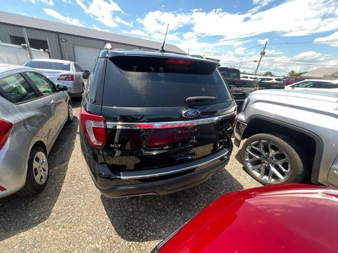 Used 2018 Ford Explorer XLT w/ Equipment Group 202A AWD/4WD image 15