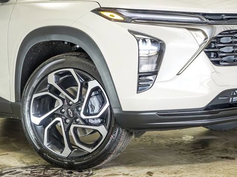 New 2026 Chevrolet Trax RS FWD image 4