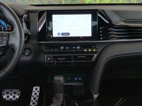 Used 2025 Toyota Camry SE FWD image 17