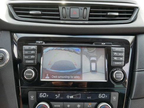 Used 2017 Nissan Rogue SV AWD/4WD image 29