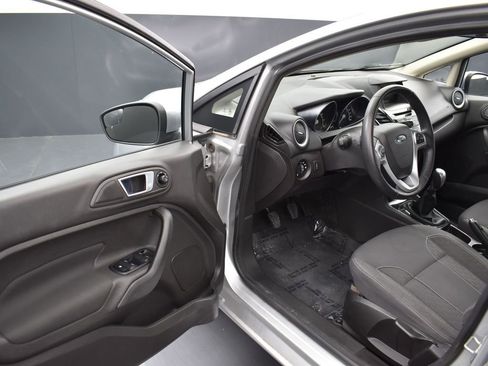 Used 2014 Ford Fiesta SE w/ Equipment Group 201A image 9