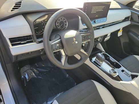New 2026 Mitsubishi Outlander SE image 22