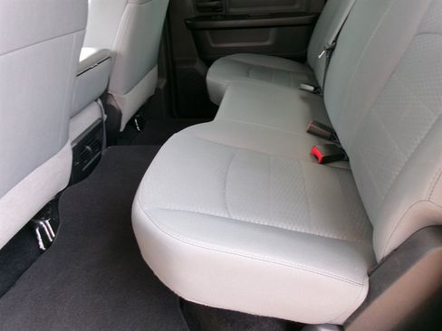 Used 2017 RAM 1500 Express RWD image 36