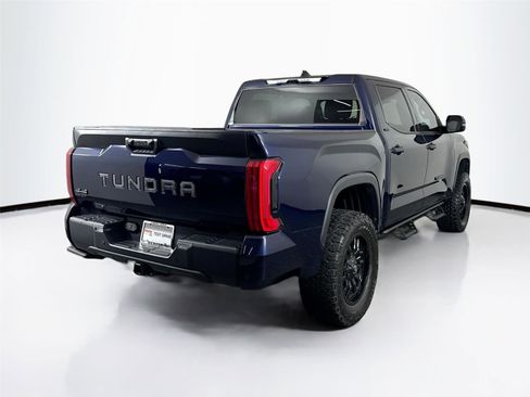 Used 2022 Toyota Tundra SR5 w/ SR5 Convenience Package image 10