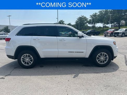 Used 2018 Jeep Grand Cherokee Laredo AWD/4WD image 4