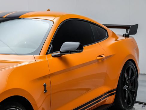 Used 2020 Ford Mustang Shelby GT500 w/ Carbon Fiber Track Pack RWD image 34