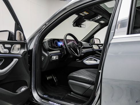 Used 2024 Mercedes-Benz Maybach GLS 600 4MATIC image 43