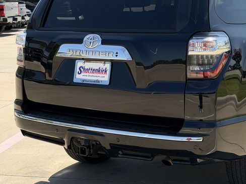 Used 2017 Toyota 4Runner Limited AWD/4WD image 6