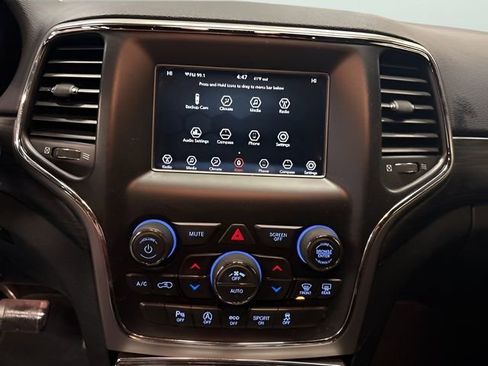 Used 2020 Jeep Grand Cherokee Laredo AWD/4WD image 24