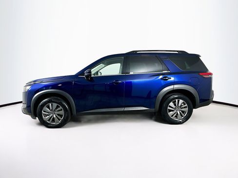 Used 2025 Nissan Pathfinder SV FWD image 4