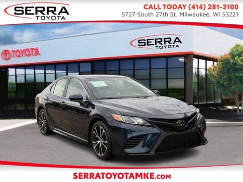 Used 2018 Toyota Camry SE FWD image 1