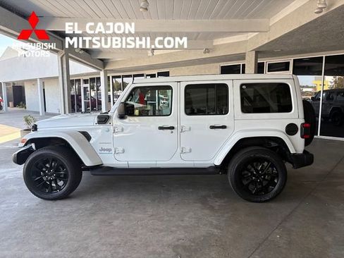 Used 2023 Jeep Wrangler Unlimited Sahara AWD/4WD image 8