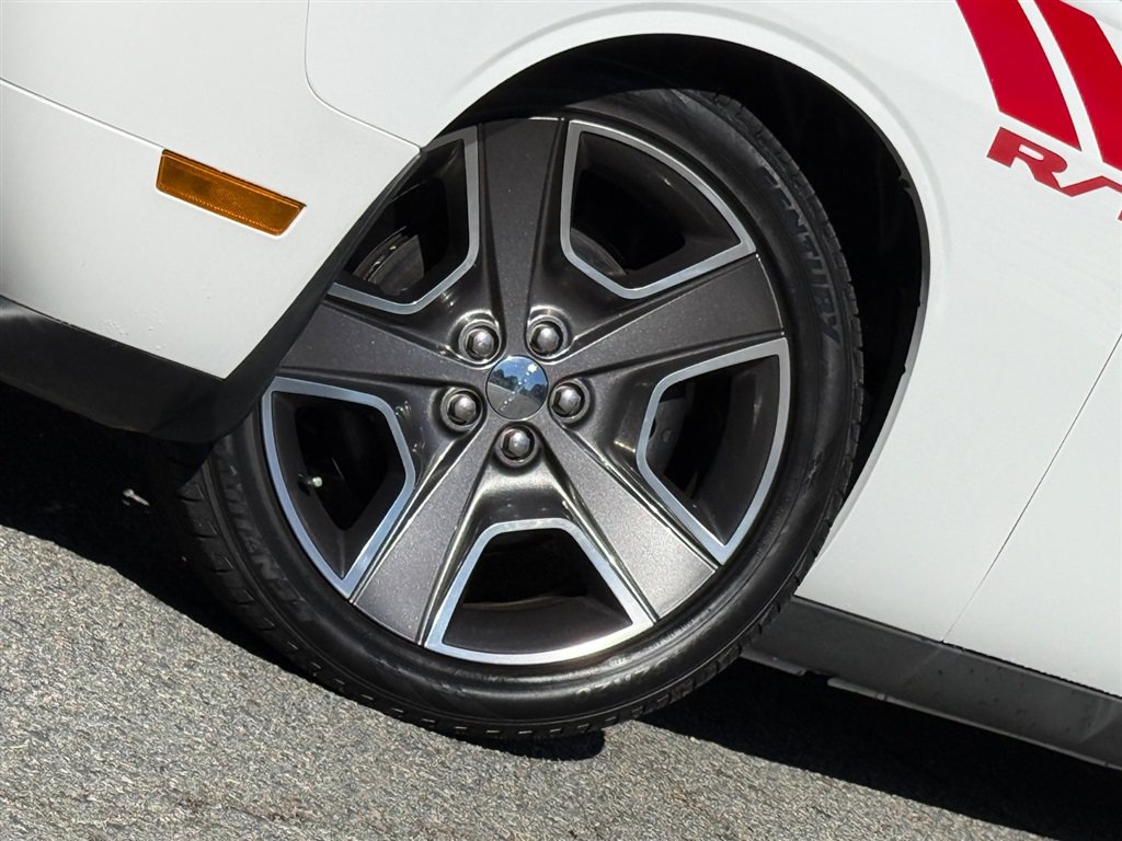 Used 2012 Dodge Challenger R/T RWD image 5